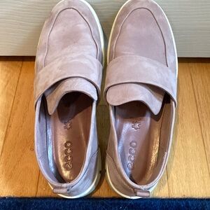 VGUC Ecco flats
